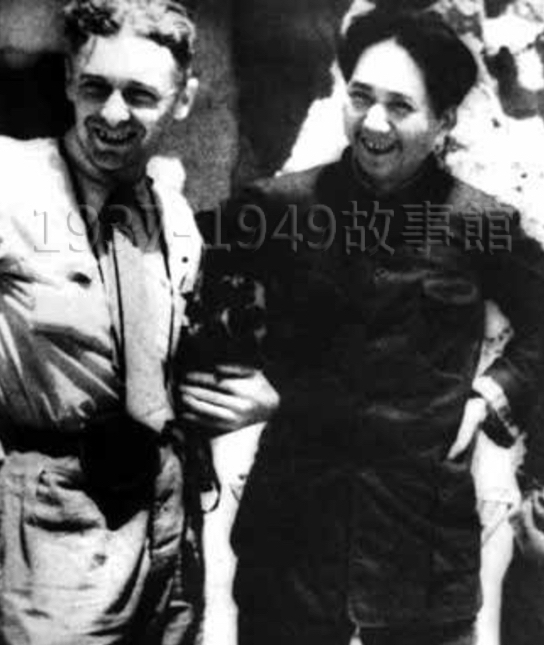 圖二 毛澤東接受卡爾曼採訪並合影。